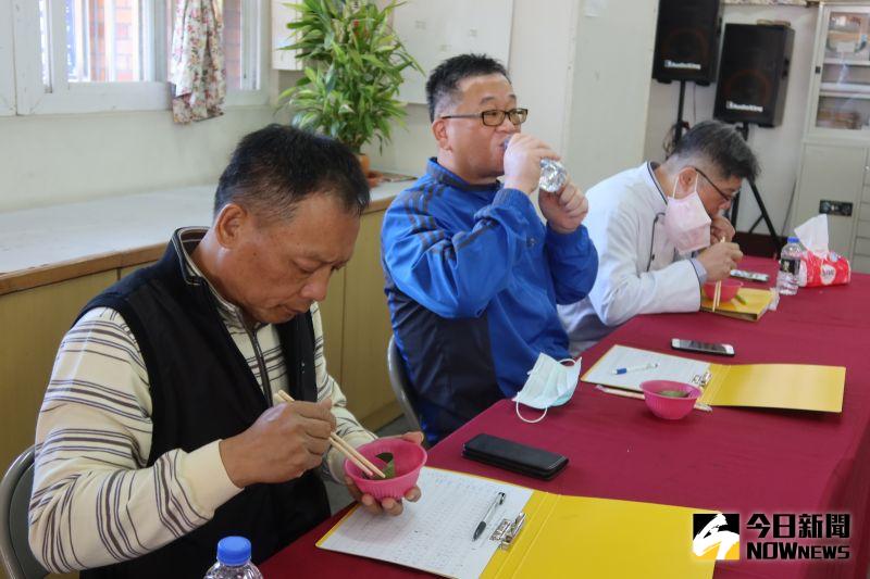 ▲評審團除了要品嘗美一道料理的口感外,擺盤上也有所要求要有創意。(圖/記者陳雅芳攝,2021.01.03)
