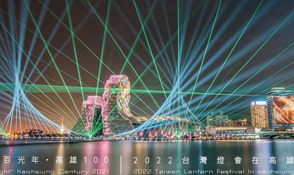 ▲跨百光年今(3)日晚間劃下句點，高市副市長史哲除感謝製作與創作團隊、市府同仁們，在短短的六十天不到，完成了一場全台灣最遼闊場域的光影展演的不可能的任務外，更感謝藝文支持的企業們，才能給高雄這一場跨百盛宴。（圖／截自高市副市長史哲臉書）