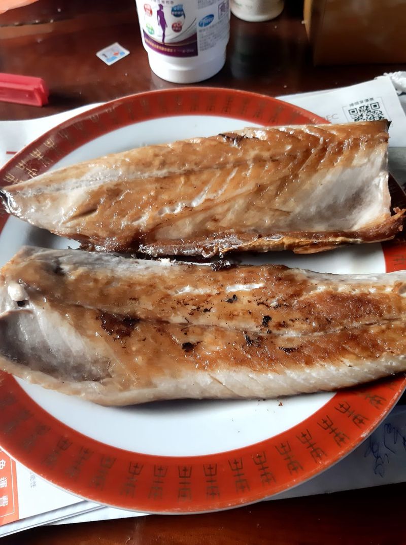 ▲ The original PO arrived in Quanlian early in the morning on vacation and accidentally found a row of mackerel at a special price.  (Photo / Obtained from Facebook 