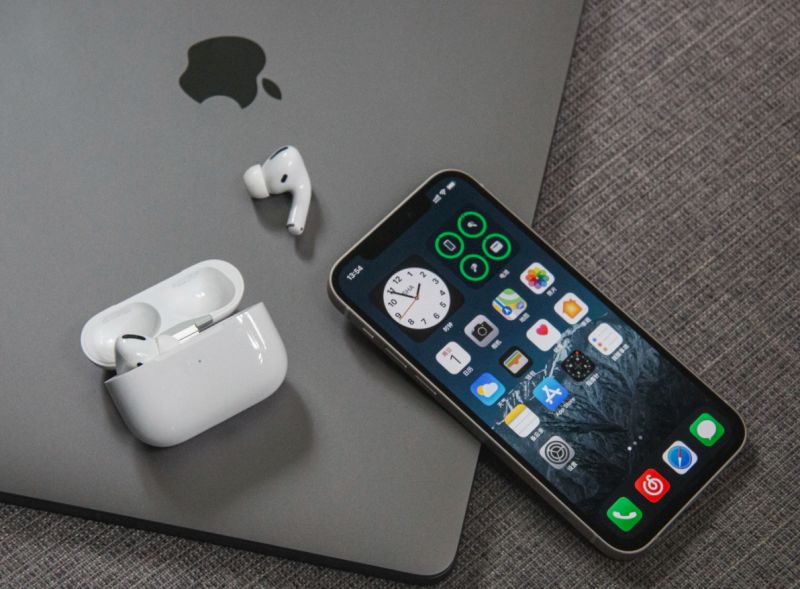 ▲現今有不少人都是使用iPhone,就能國中、國小的學生也都人手一支。(示意圖/取自unsplash)