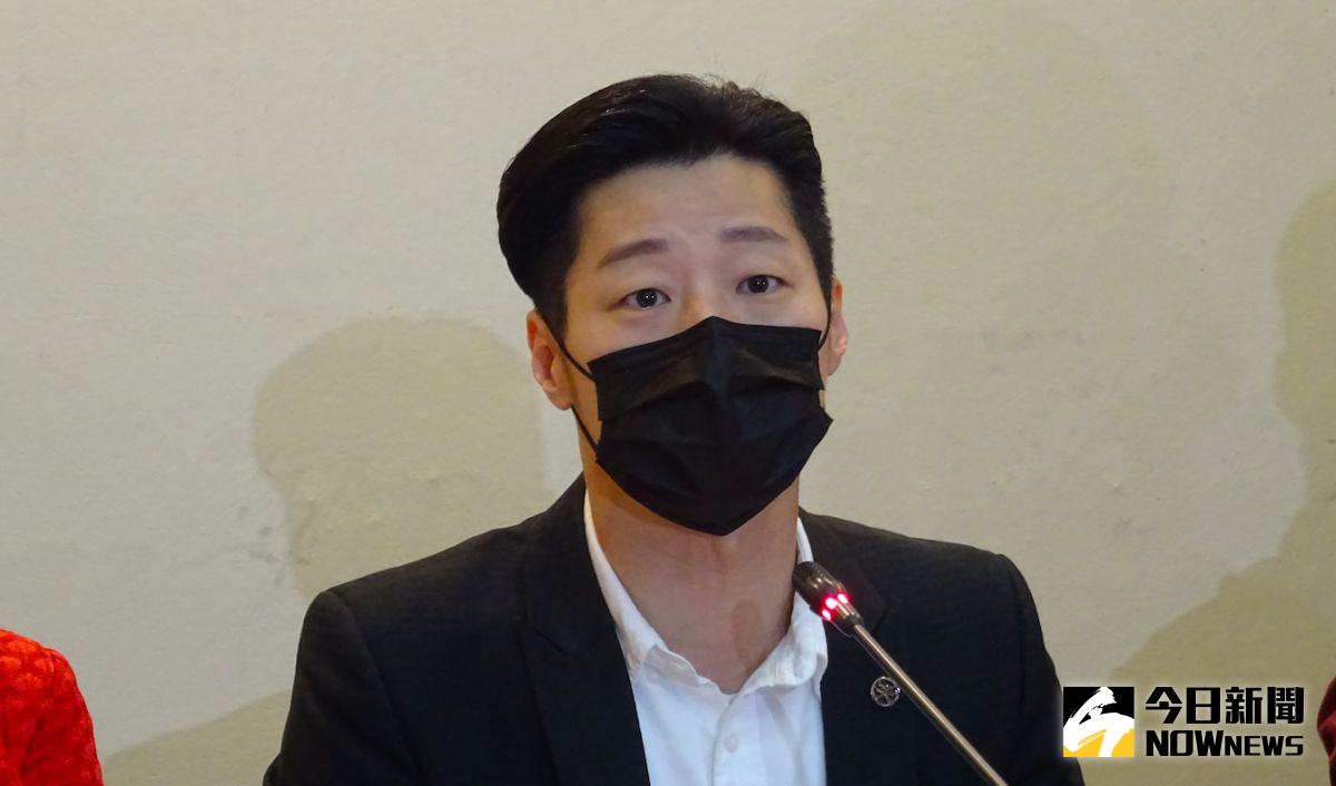 ▲無黨籍立委林昶佐指出，罷免黃捷理由還包括募集物資挺香港，違反港版《國安法》，這等於是二度傷害被壓迫的香港人民。（圖／記者呂炯昌攝.2021.01.04）