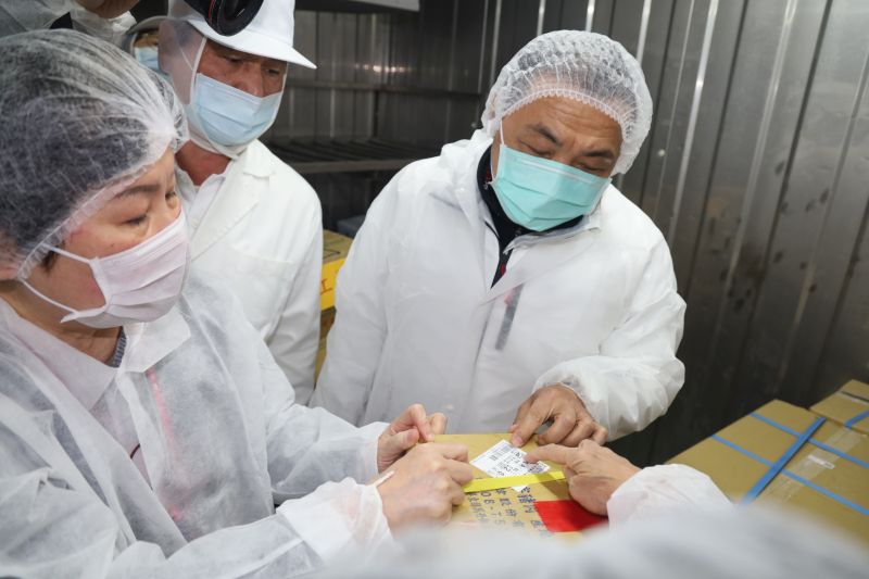 ▲侯友宜訪視肉品(圖/新北教育局提供)