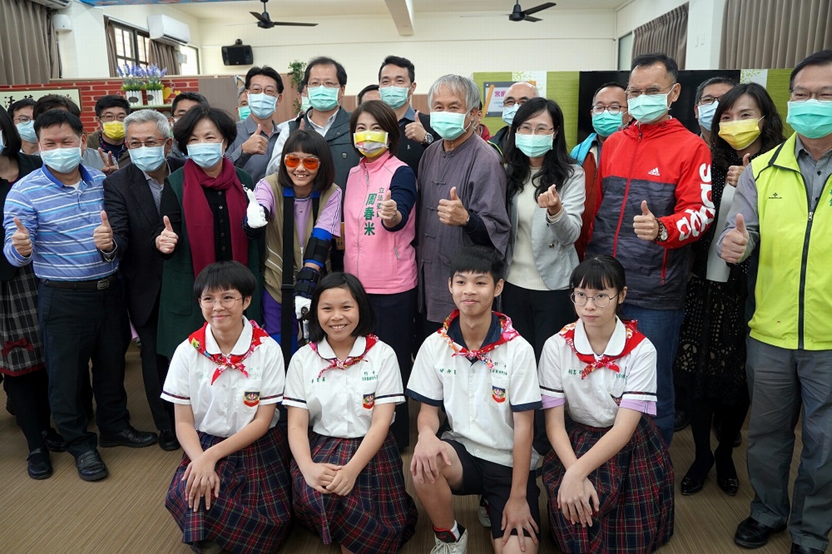 ▲屏東縣政府於4日在竹田國中辦理長照體驗空間揭幕啟用，「長期照顧服務」納入縣內國中技藝教育課程，迄今已累計開設360班次，總計6843名學生參與學習。（圖／屏東縣政府提供, 2021.01.04）