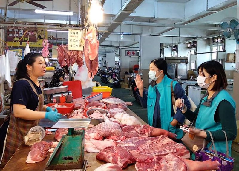 ▲全球豬隻供給受到非洲豬瘟影響，加上飼料原料價格飆高以及台灣開放含萊克多巴胺美豬的萊豬進口議題等多項因素，都促成台灣豬隻需求暢旺，卜蜂董事長鄭武樾表示，農曆年前豬價將維持高檔。（圖／澎湖縣政府提供）