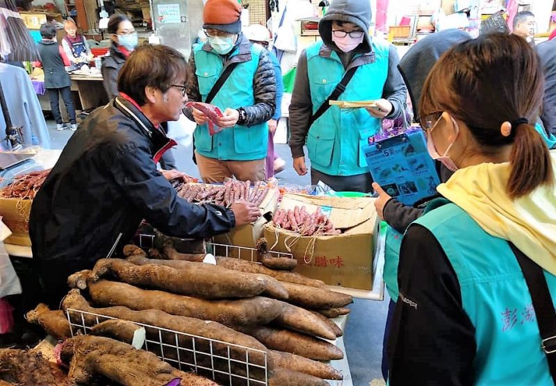 ▲衛生局元旦3天假期加強抽檢與抽查豬肉製品，總計稽查82家，164件標示，皆符合本縣食品安全自治條例規範。（圖／澎湖縣政府提供）