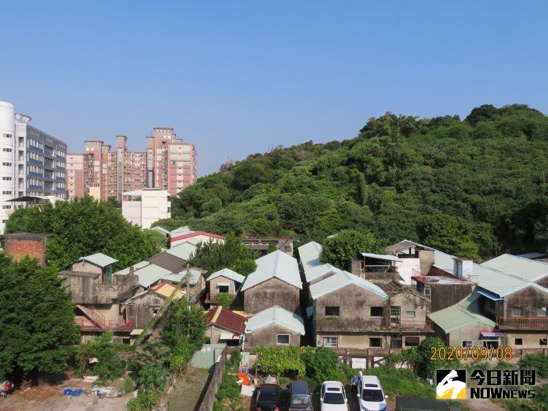 ▲八卦山下綠林間藏著一座來自山東移民扎根的老眷村中興庄,也是國防部選定全國13處眷村文化保存區之一。(圖/記者陳雅芳攝,2021.01.04)