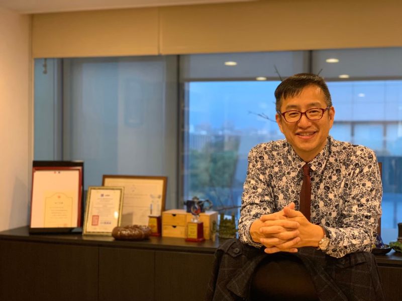 ▲品牌創辦人兼董事長吳宗恩表示,除了感謝消費者的支持,也十分肯定員工的辛勞付出,決定年終最高發出6個月獎金。(圖/業者提供)