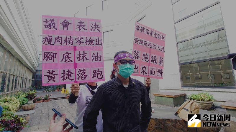 ▲罷捷發言人徐尚賢說,寄存證信函邀辯論被認為是「威脅」,令人不以為然。(圖/記者鄭婷襄攝)