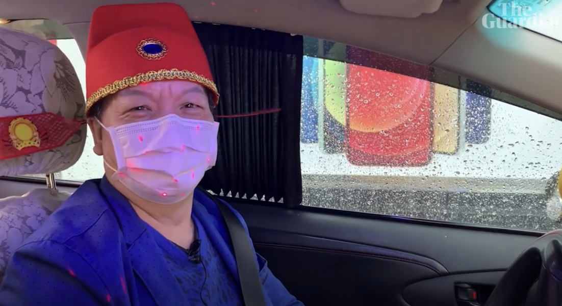 ▲《衛報》特派記者特別專訪涂清涼。  (圖|翻攝自影片)