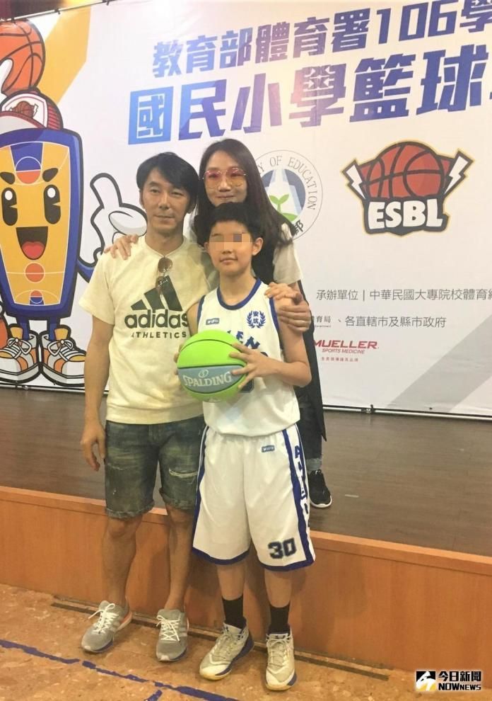▲陶子(後)、李李仁(左)與大女兒「荳荳」。(圖/記者鍾東穎攝)