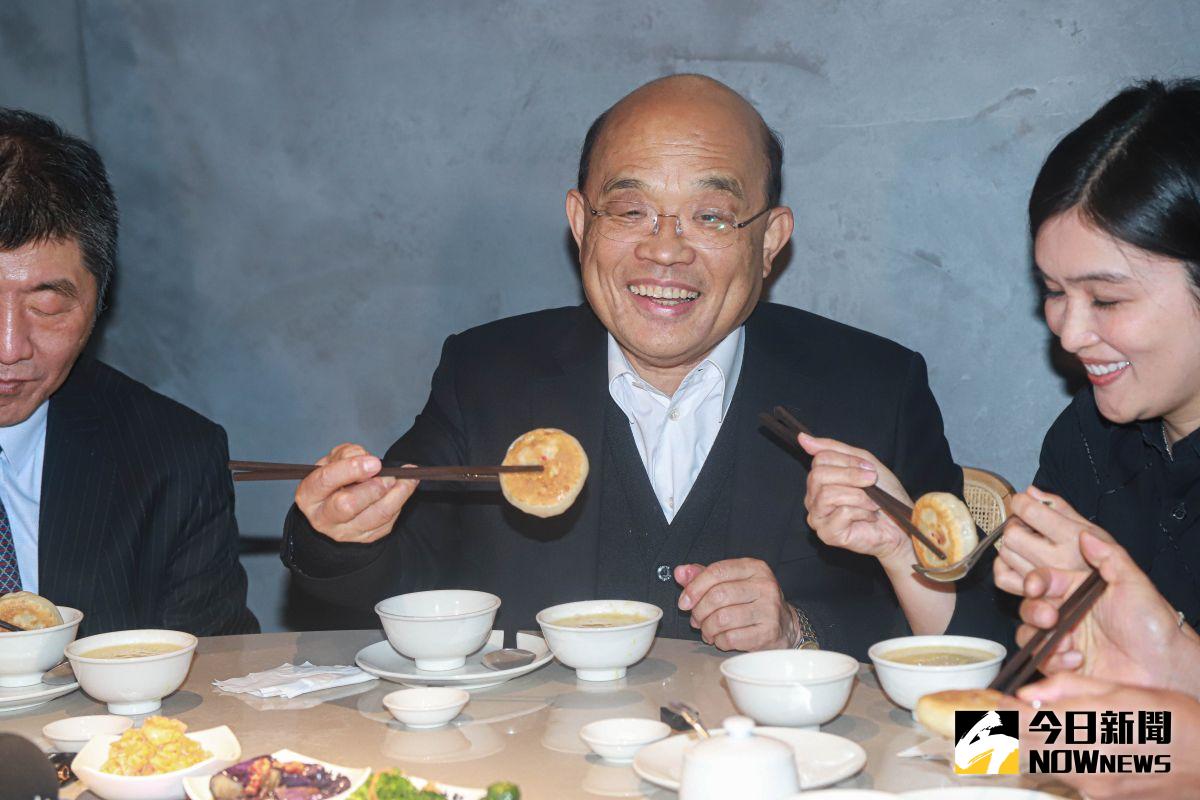 ▲行政院長蘇貞昌今（6）日前往朱記餡餅粥信義店，偕同衛福部長陳時中品嚐台灣豬肉產品。（圖／記者葉政勳攝，2021.01.06）