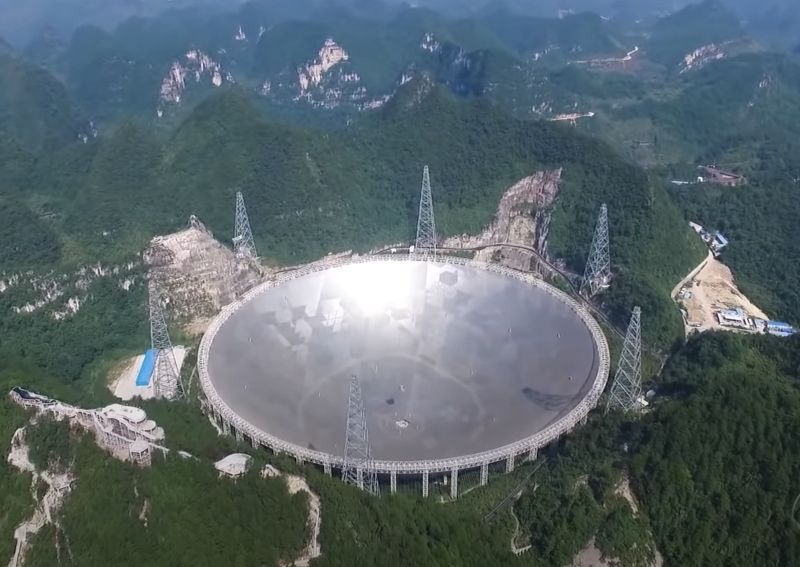 ▲中國近日宣布，4月將開放目前世界最大的無線電望遠鏡「天眼」。（圖／翻攝CBS）