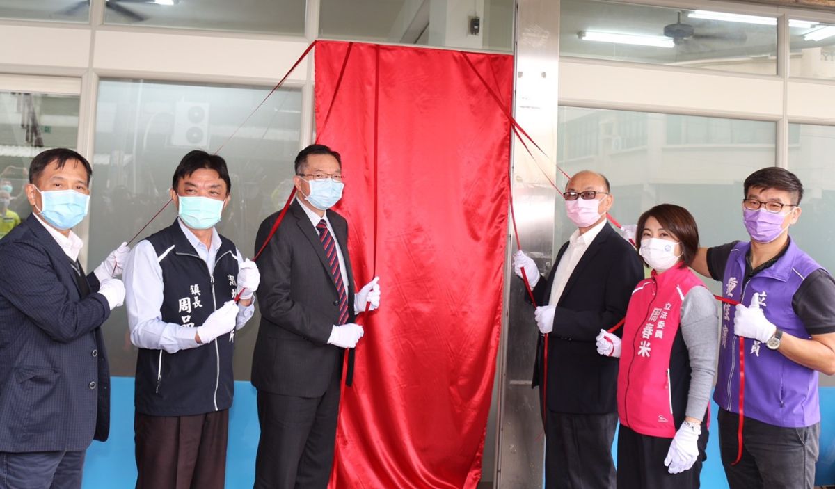 ▲台灣自來水公司第七區管理處舉行潮州營運所成立揭牌儀式，由該公司董事長兼總經理胡南澤(左3)主持。(圖／記者黃守作攝，2021.01.06)