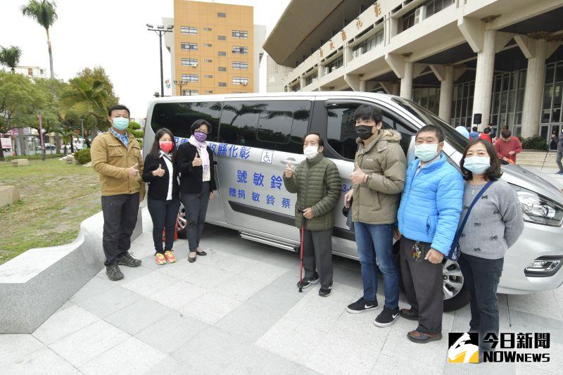 ▲王惠美感謝捐贈復康巴士企業與個人,不畏疫情影響,拋磚引玉,秉持投注公益、發揚大愛的精神大力支持縣府購置車輛。(圖/記者陳雅芳攝,2021.01.06)