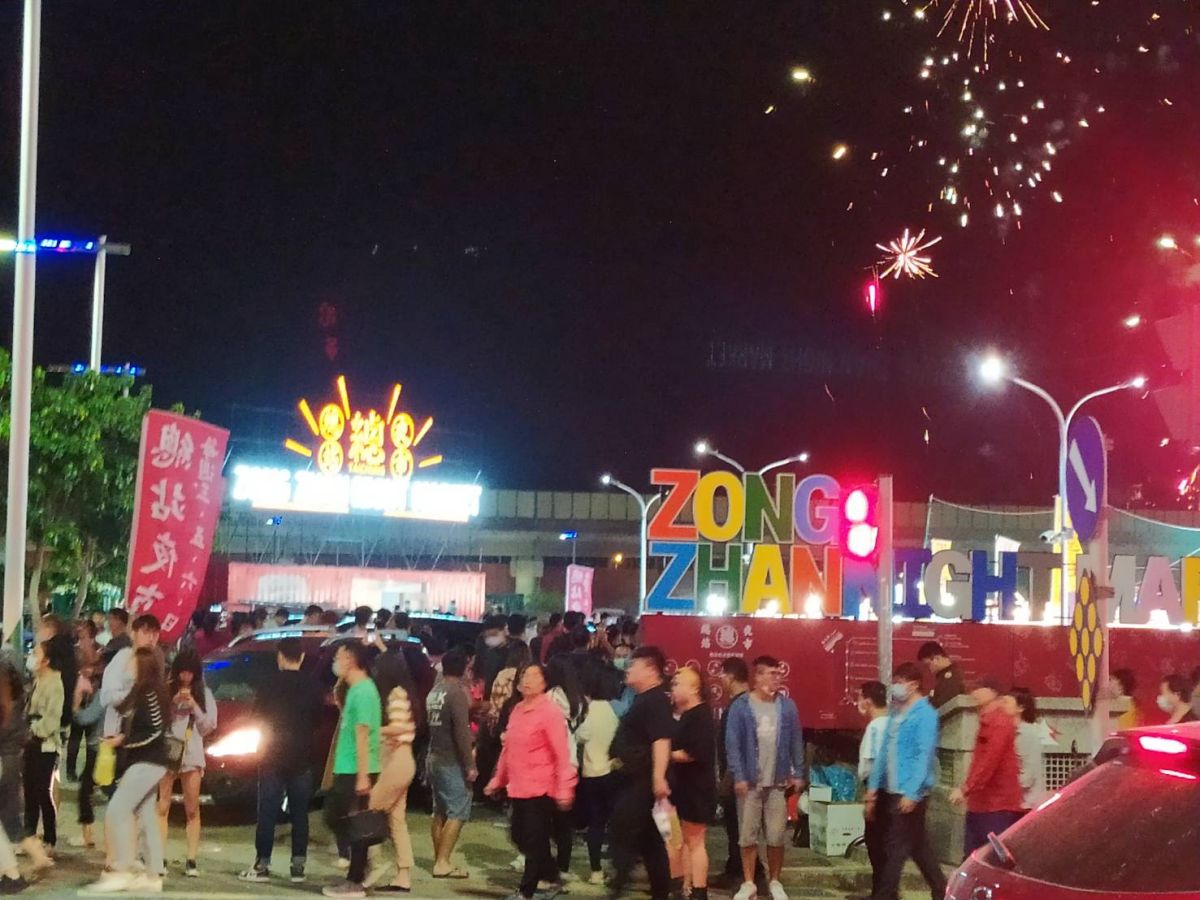 ▲總站夜市去年未取得營業許可，即搶行營業遭市府勒令停業，攤商組自救會明天赴市府抗議。（圖／市府提供）

