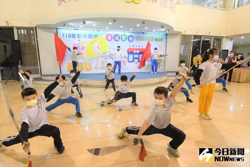 ▲110年寒假幸福餐券陽光送暖活動由和美和東國小武術隊也演出精彩武術揭開序幕。(圖/記者陳雅芳攝,2021.01.06)