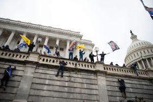 ▲川普支持者闖入國會大廈。（圖／美聯社／達志影像）