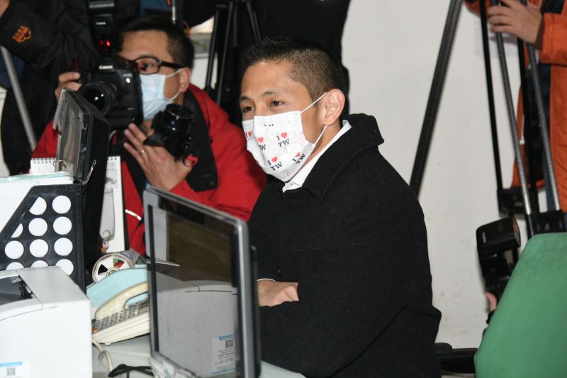 ▲新境界文教基金會副執行長吳怡農7日前往民進黨台北市黨部登記台北市黨部主委補選。(圖/記者林調遜攝)