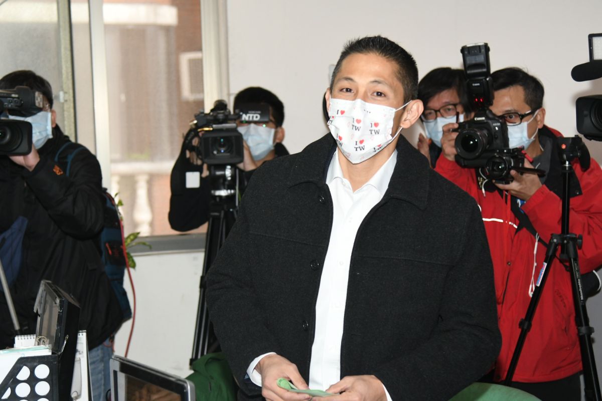 ▲新境界文教基金會副執行長吳怡農7日前往民進黨台北市黨部登記台北市黨部主委補選。（圖／記者林調遜攝）