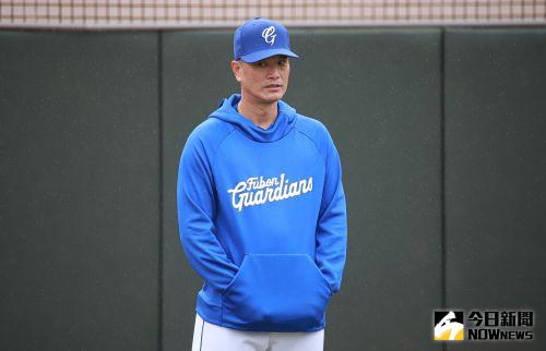 ▲余文彬過往曾在二軍擔任過投手教練與總教練，就可配合農場投手總監的方針，來到二軍觀察訓練情形與進度，也符合中信兄弟的教練需求。（圖／記者葉政勳攝 , 2021.01.07）