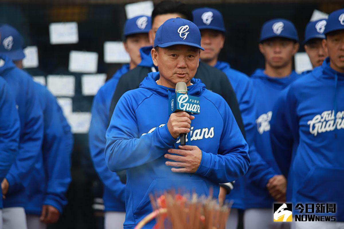 ▲富邦悍將2021春訓開訓典禮，總教練洪一中勉勵選手展望新的一年打出更好的成績。（圖／記者葉政勳攝 , 2021.01.07）