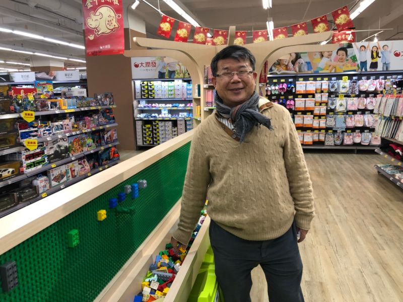 ▲潤泰全球總經理徐志漳,帶領媒體參觀大潤發中和店體驗區。(圖/記者劉雅文拍攝)