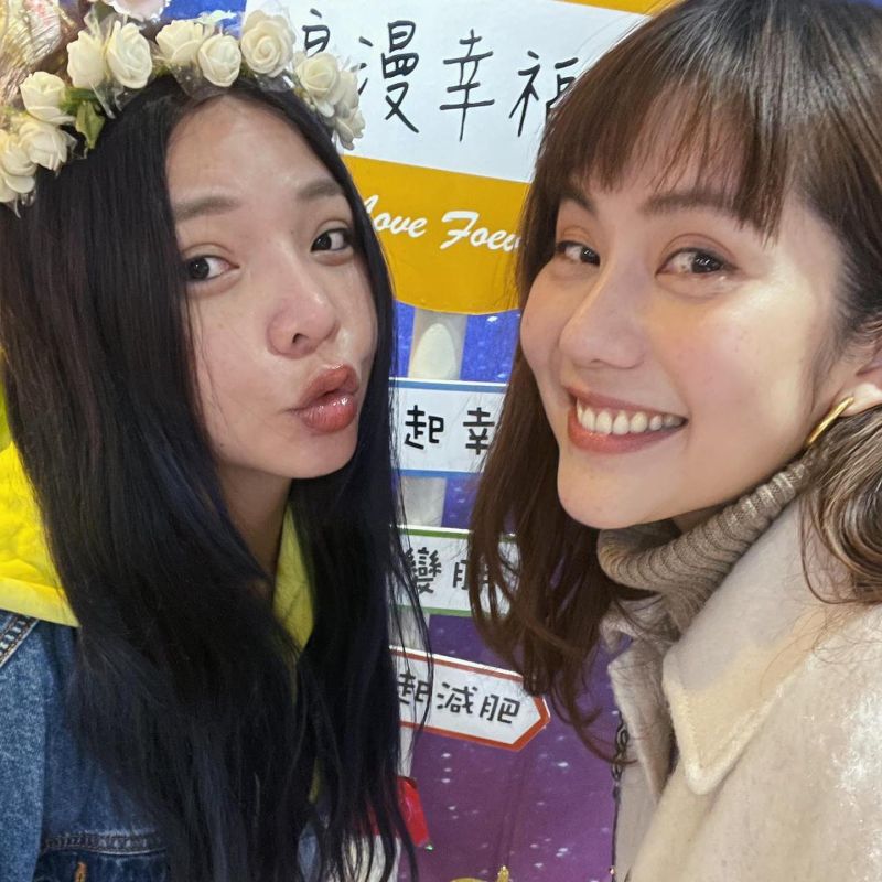 ▲王宇婕見證小甜甜登記結婚,晉升人妻。(圖/王宇婕臉書)