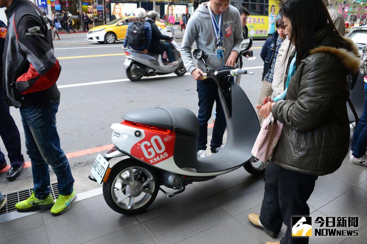 ▲柯文哲去年得知台北電動機車占比率比桃園市低，當時他還說「我們是天龍國，怎麼會輸」，要求環保局擬電動機車推動計畫。（圖／資料照片）