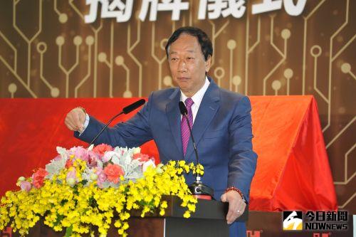 ▲鴻海集團創辦人郭台銘、永齡基金會及台積電合力採購共1000萬劑德國BNT疫苗捐贈給政府。（圖／記者林柏年攝）