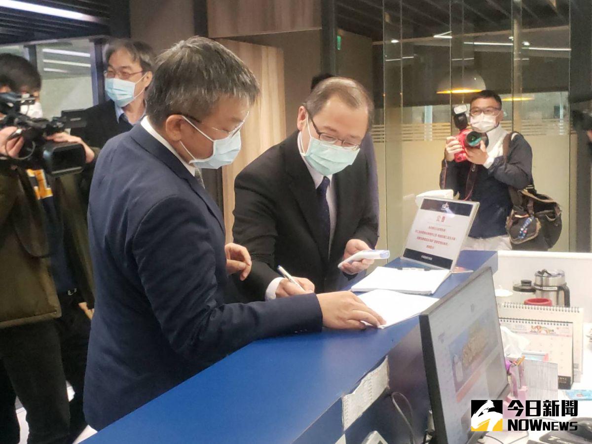 ▲蔡其昌今天親自來聯盟拜會吳志揚。（圖／黃建霖攝）