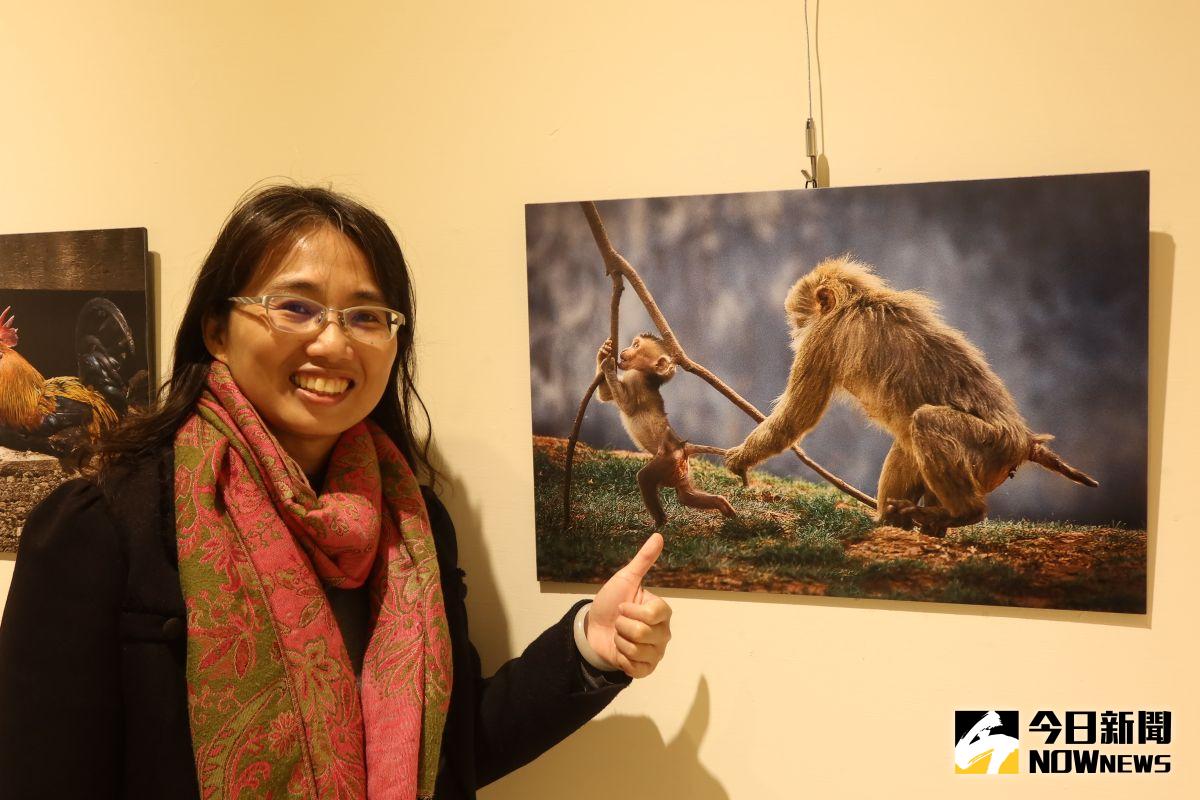 ▲彰化縣文化局在彰化縣立美術館展出「觀念攝影-江村雄的另類攝影創作展」，讓人看到作品背後的創作意圖與思考脈絡。（圖／記者陳雅芳攝，2021.01.07）