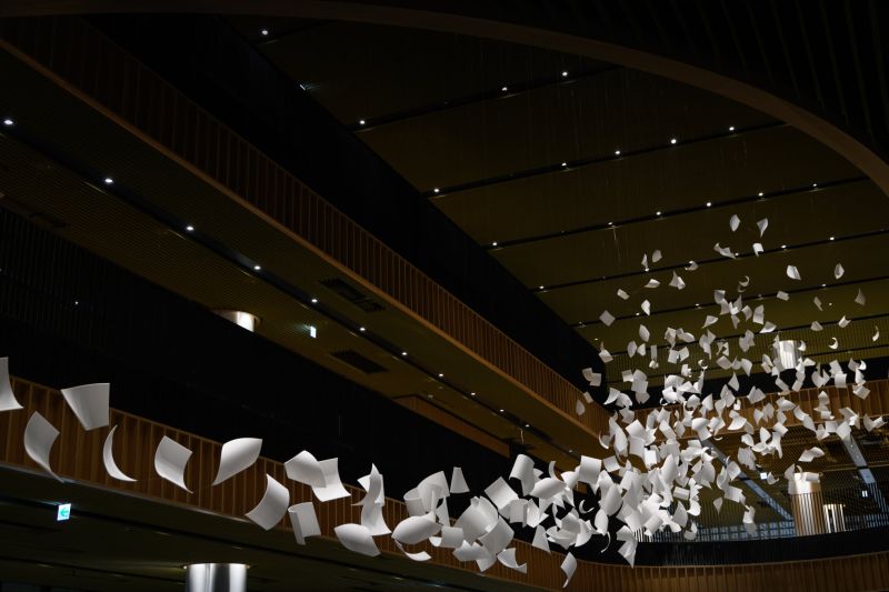 ▲由英國藝術家團隊保羅．考克斯基創作的公共藝術作品《陣風》也是館內一大亮點
