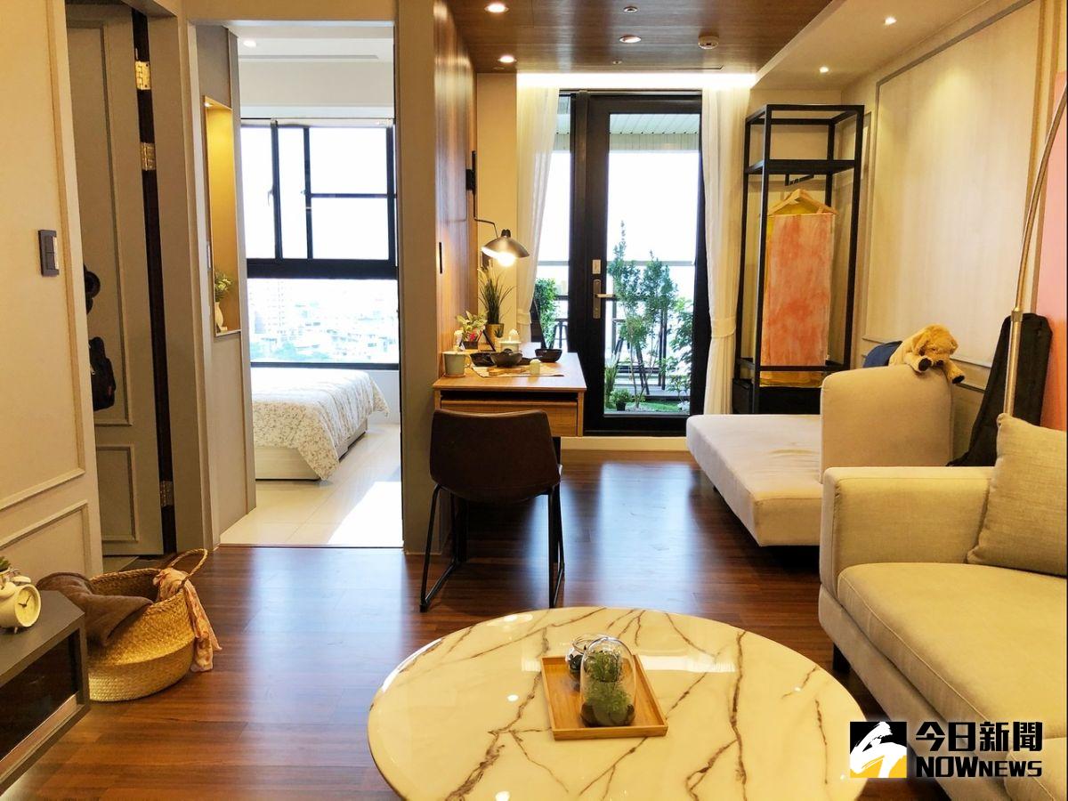 ▲戶戶空中景觀陽台將建築垂直綠化，讓無疆的綠色視野，成為在家就能享用的框景，完美演繹「綠色生活」的愜意舒適。 （圖／記者陳美嘉攝，2021.01.07）