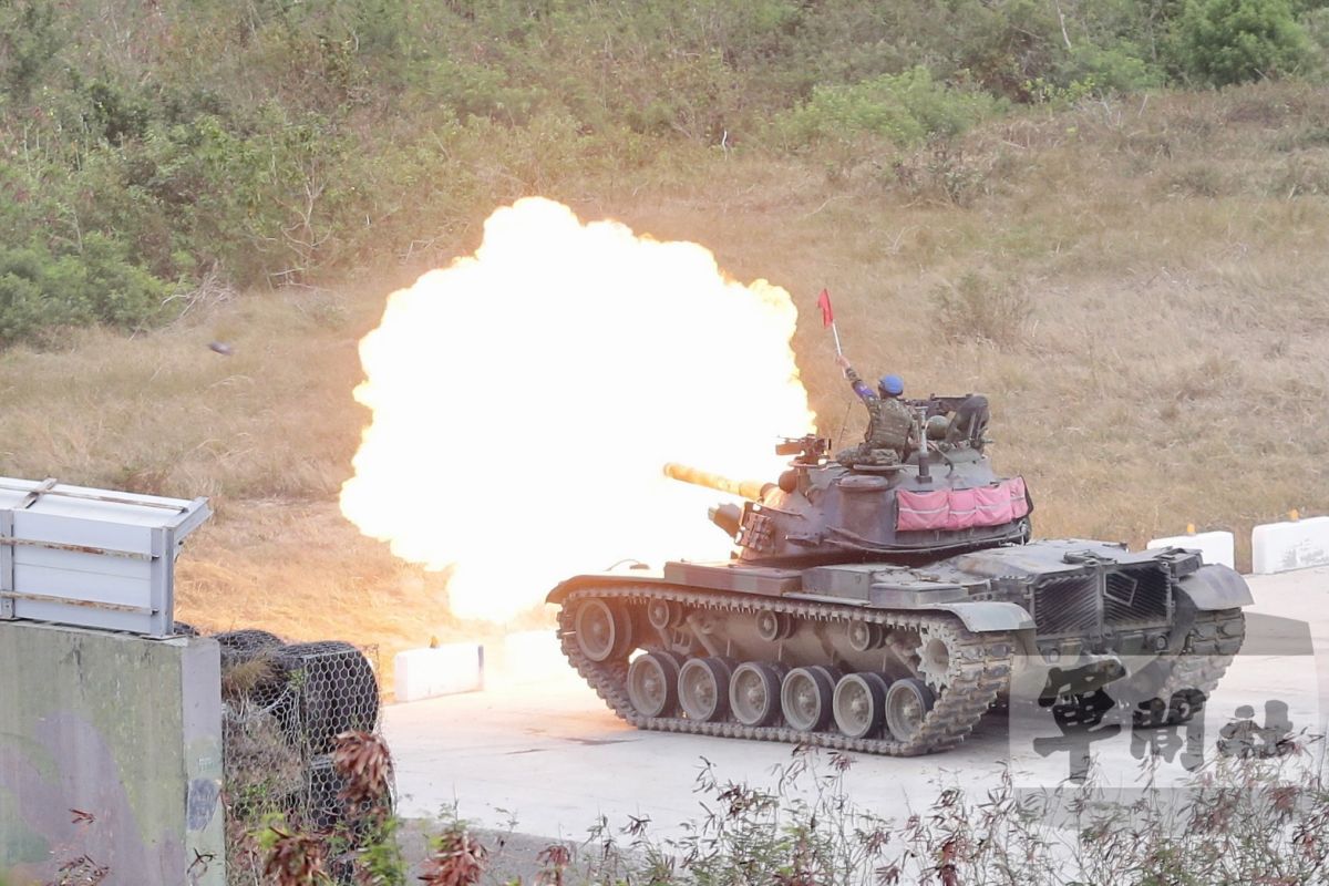 ▲陸軍機步269旅於屏東三軍聯訓基地，實施「三軍聯合作戰訓練測考」測驗。CM11戰車開砲射擊。(圖／軍聞社提供)
