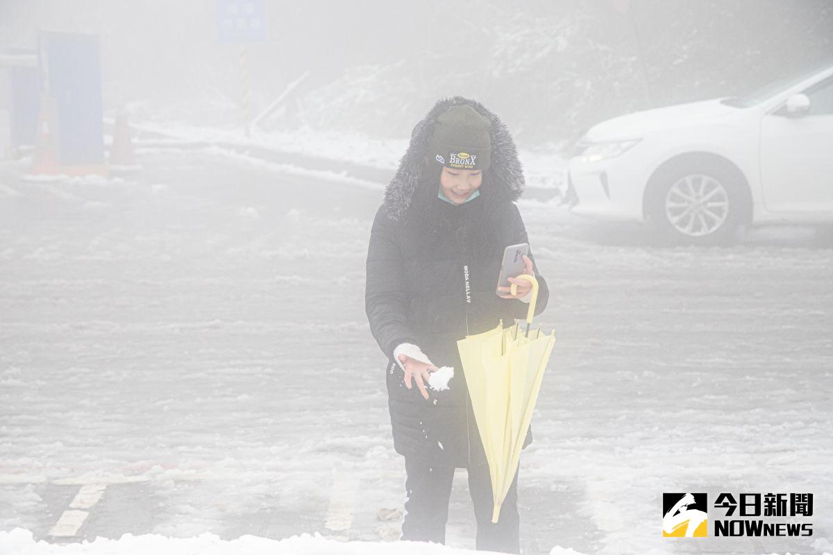 ▲受到寒流影響，今（ 12 ）日全台各地天氣非常寒冷，清晨全台最低溫出現在苗栗縣銅鑼的 6.4 度，預估今晚至明晨將是這波寒流溫度最低時候。（資料圖／記者葉政勳攝 , 2021.01.08）