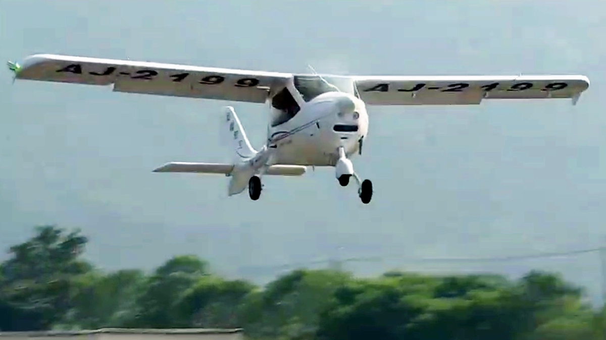 ▲屏東地檢署成立專案小組調查輕航機飛安事故，同步分工進行2位罹難者外勤相驗事宜及輕航機飛安事故刑事責任之釐清調查。（圖／記者黃正忠翻攝, 2021.01.08）