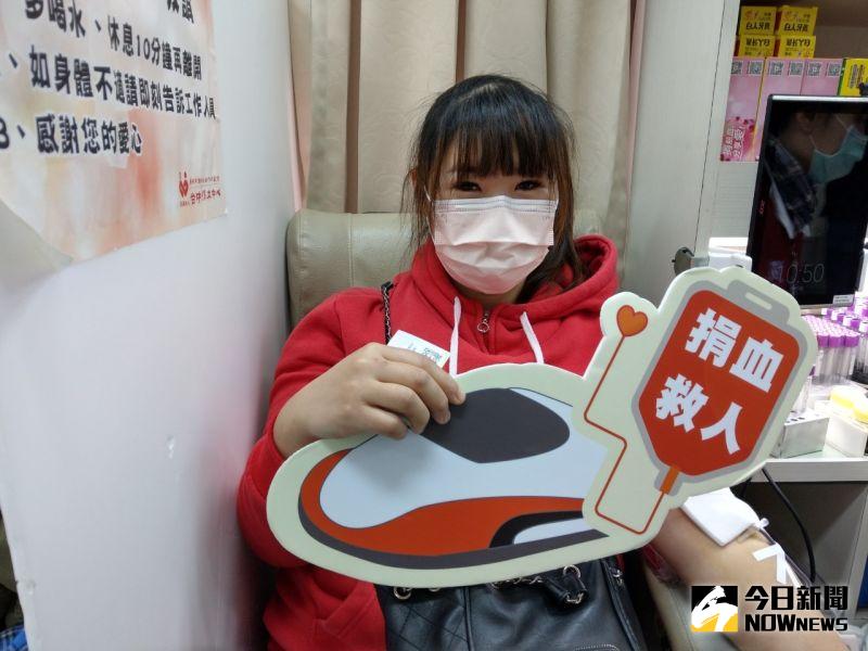 ▲受到武漢肺炎疫情影響,今年全台捐血量大幅下降,各地血庫告急,台灣高鐵彰化站舉辦「寒冬送暖