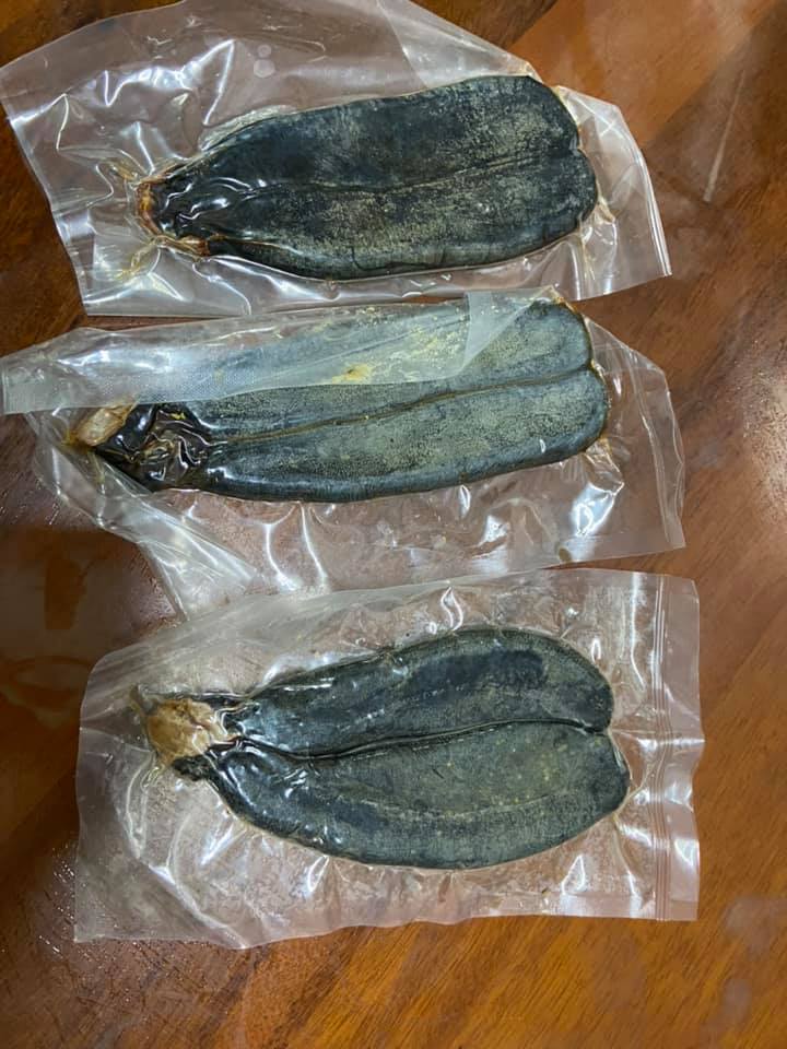 ▲烏魚子冰5年發黑還能吃?貼文引發網友熱議。(圖/翻攝自臉書《爆怨公社》)