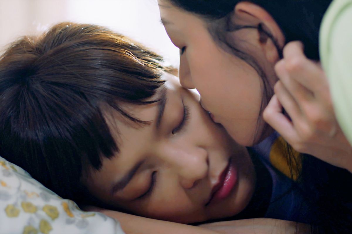 ▲黃薇渟（右）拍女女親吻戲，坦言曾經有懷疑自己喜歡女生。（圖 / 東森提供）