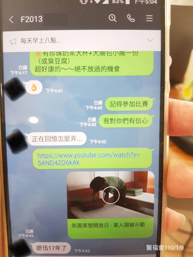 ▲指揮中心透露,有些位在軍事營區的檢疫所,軍方還會教摺棉被、舉辦比賽。(圖/指揮中心提供)