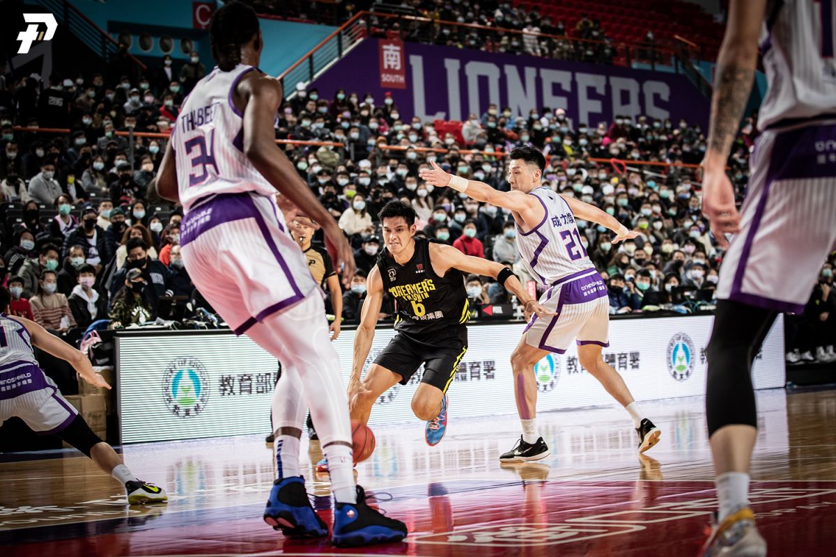 ▲夢想家主將楊敬敏本季首度繳出「雙十」17分10籃板，聯手幫助夢想家開胡。（圖／聯盟提供）