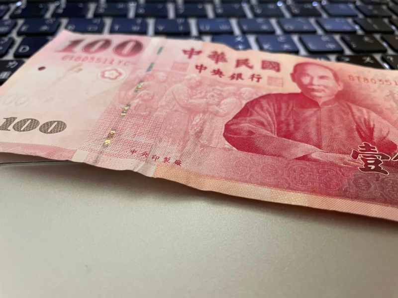 ▲一名外送員半夜送餐時遇到正妹客人給的小費一百,讓他直呼想娶回家。(圖/記者張嘉哲攝)