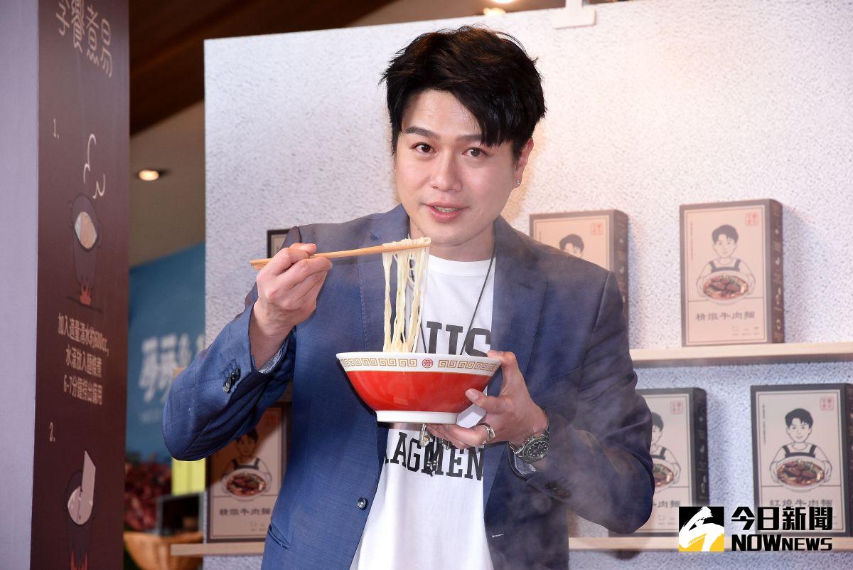 ▲李易擔任快閃概念店一日店長。（圖／記者林柏年攝 , 2021.1.10）