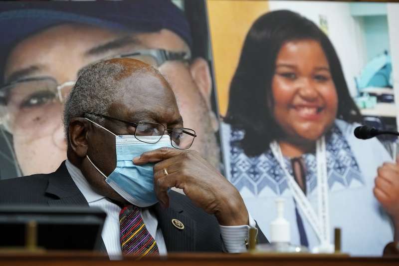 ▲美國會眾議院民主黨黨鞭柯里本表示，針對川普的彈劾條文可能12或13日提出。資料照。（圖／美聯社／達志影像）