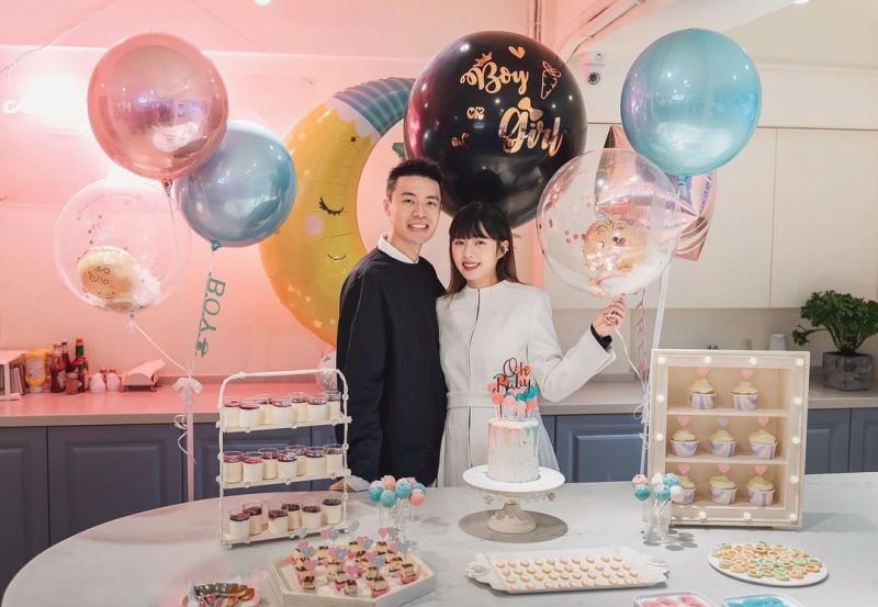 ▲簡廷芮(右)去年10月無預警宣布結婚。(圖/簡廷芮