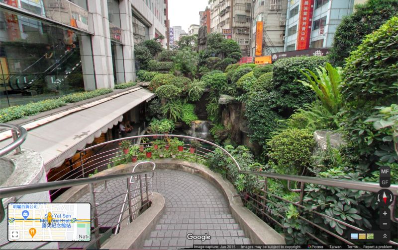 ▲通往台北市「都市叢林」的階梯。（圖／擷取自Google