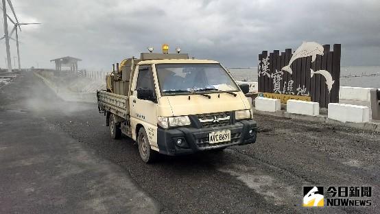 ▲禽流感病毒容易隨著候鳥遷移,而攜帶病毒至台灣地區,漢寶濕地常有候鳥出現,彰化西南角也是禽場密度最高的區域,因此加強各項消。(圖/記者陳雅芳翻攝,2021.01.11)