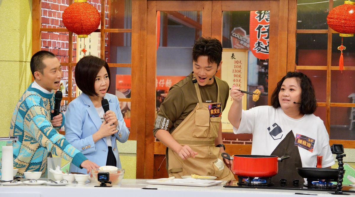 ▲鍾欣凌（右一）料理讓浩子（左一）、于美人（左二）、索艾克（右二）捏把冷汗。（圖／衛視）