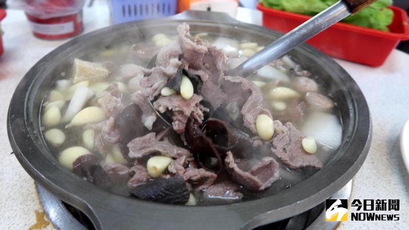 ▲「呂」羊肉提供羊肉爐「湯底」三種選擇:「薑片清湯、蒜頭清湯、中藥溫補」。(圖/記者陳雅芳攝,2021.01.11)