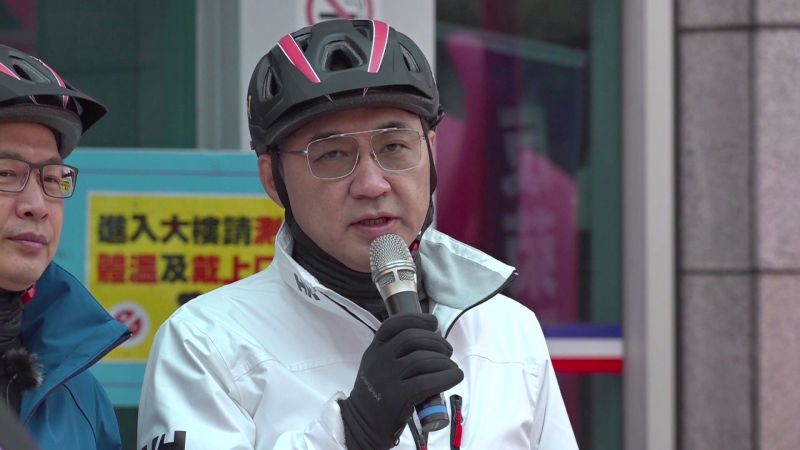 國民黨立委蔣萬安在立法院提案《威權統治時期人民受損權利回復條例》,黨主席江啟臣連署支持。(圖/記者林柏年攝,2021.1.12)